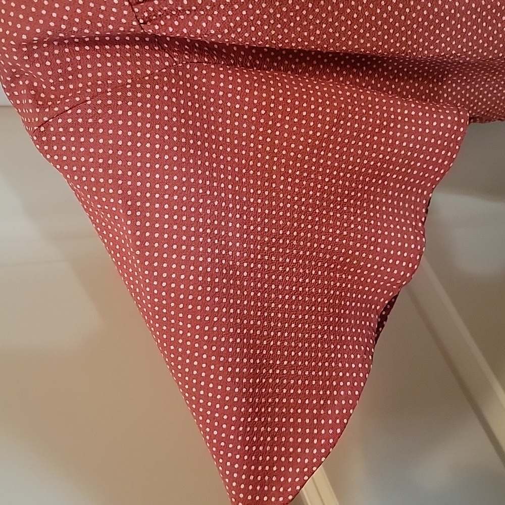 Flattering polka dot blouse - Picture 8 of 8